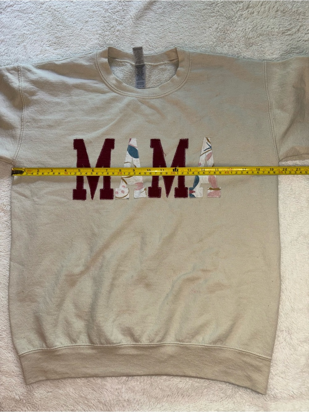 Preloved Gildan Cream Graphic MAMA Crewneck Sweater - Picture 5 of 5